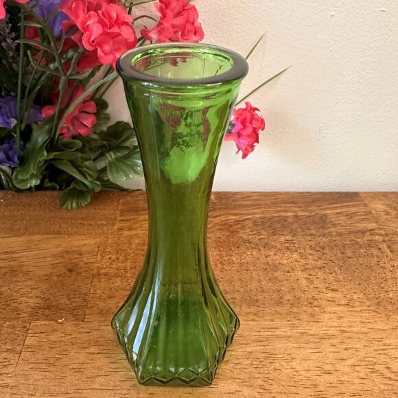 Vintage Hoosier Glass Bud Vase Green Diamond Pattern 4063-C Hexagon Base - Picture 3 of 6